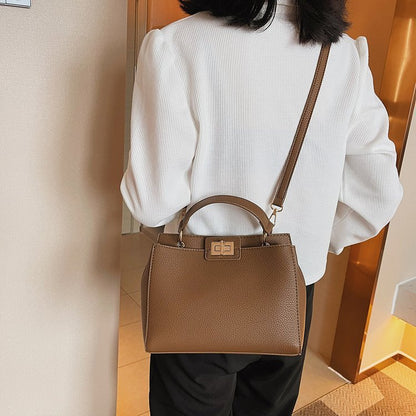 Large Capacity Simple Stylish Good Texture Commuter Messenger Bag