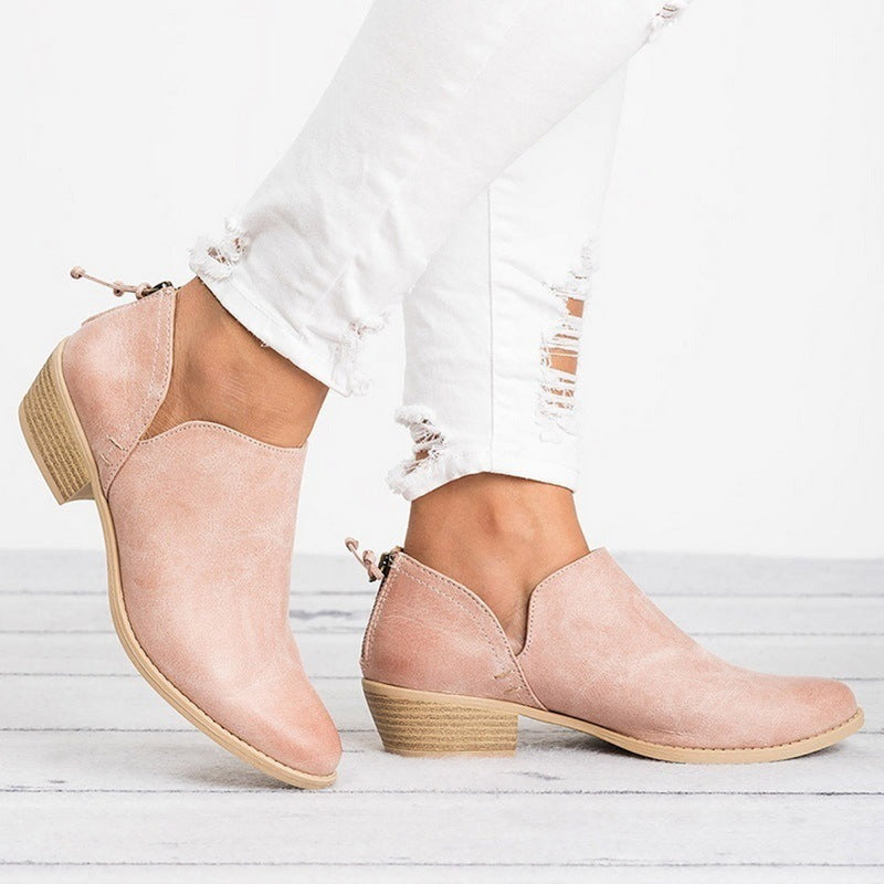 Vintage-style ankle shoes with chunky heels