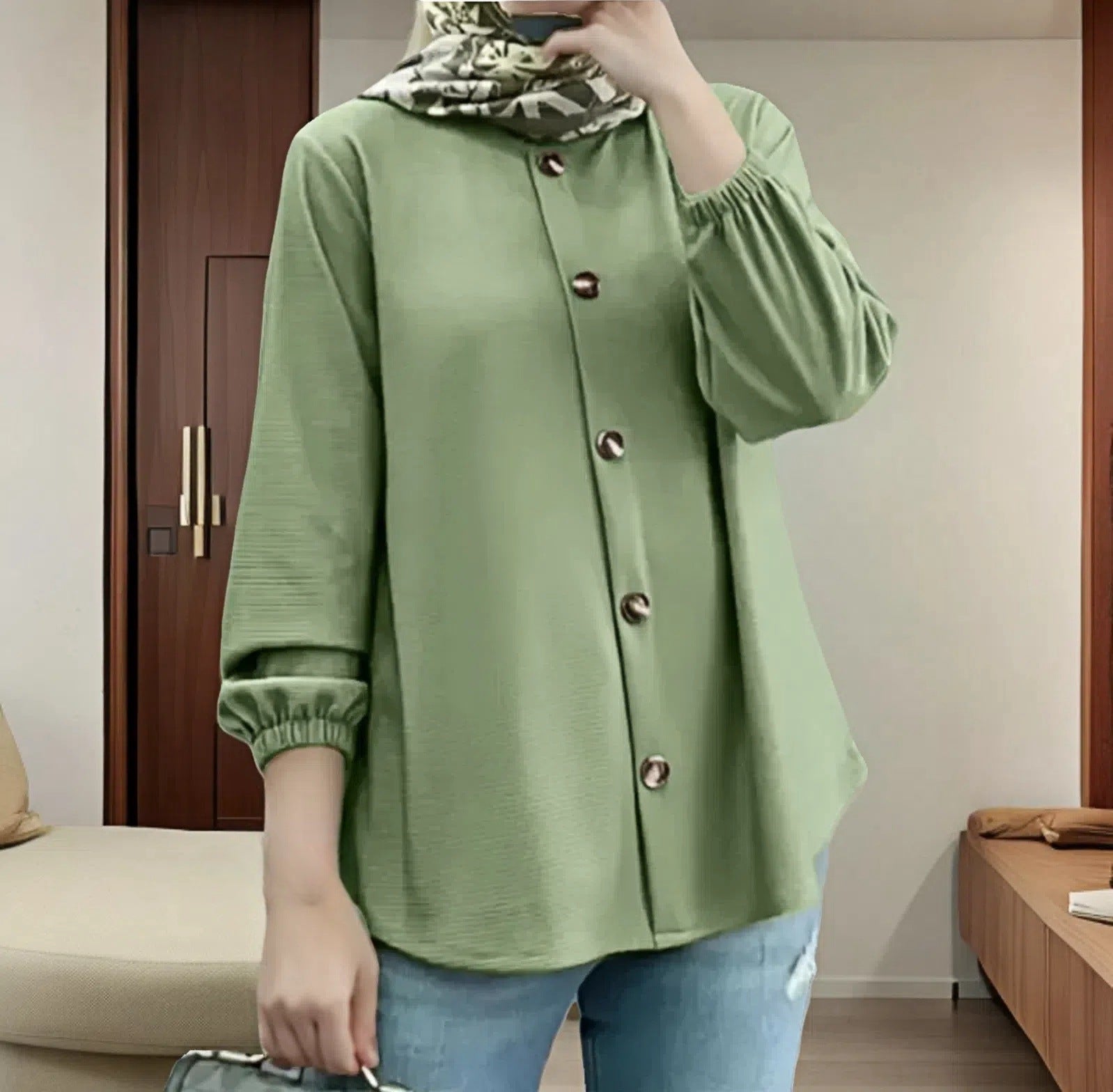 New Round Neck Long Sleeve Cuff Blouse